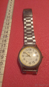 4 použité náramkové hodinky + 3 kovové řetízky - 5