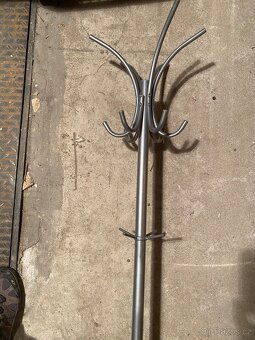 Věšák kovový, dřevěný, více kusů - 5