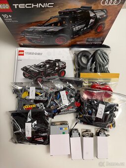 LEGO Technic 42160 - Audi RS Q e-tron - 5