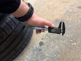255/30 r20 - 5