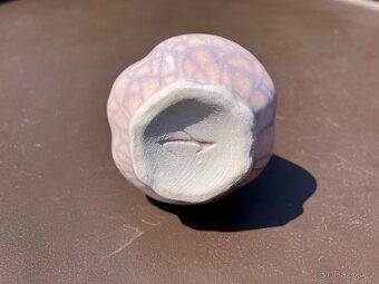 Keramická mini vázička s ouškem – výška 8,5 cm - 5