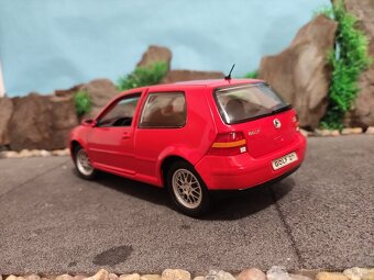 Prodám model 1:18 volkswagen golf 4 GTi - 5