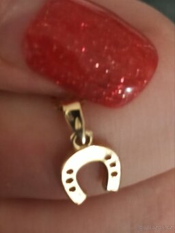 Zlatý řetízek s přívěskem se zirkony - 5