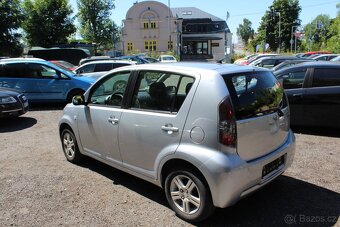 Daihatsu Sirion - 5
