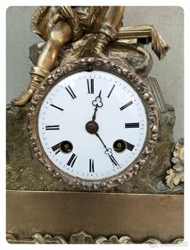 100 leté figurální mechanické bronzové krbové hodiny Francie - 5