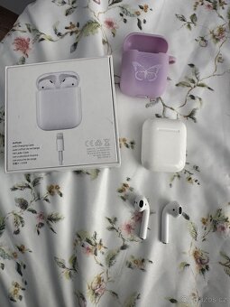 Apple AirPods (2gen) +Magsafe case sluchátko Právě - 5