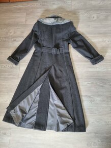 Elegantní zimní kabát s kožešinovým límcem 36-38 - 5