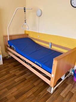 Polohovací elektrická postel s antidekubitní matrací - 5