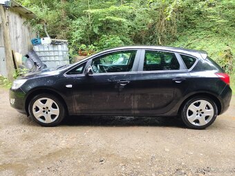 Opel Astra J 1.4i 88 kW 130km 1 majitel - 5