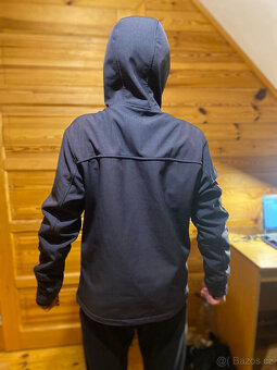 ZNAČKOVÁ SPORTOVNÍ SOFTSHELLOVÁ BUNDA Connected Apparel - 5