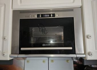 Bílá venkovská kuchyně s vestavěnými spotřebiči,5387 - 5