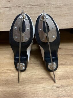 Prodám dívčí lední brusle Techno Pro, EU 35 - 5