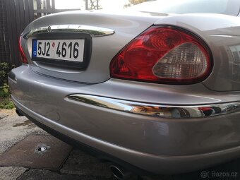 Jaguar X-Type 2.5 V6 - 5