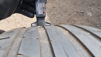 Letní pneu 275/40/19 Nokian - 5