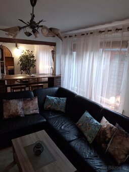 PRONAJMU KRÁSNÝ ZAŘÍZENÝ BYT 2+1 S VENKOVNÍM POSEZENÍM. - 5