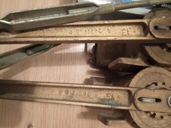 BRANO, ZAVÍRAČE DVEŘÍ, 3ks - 5