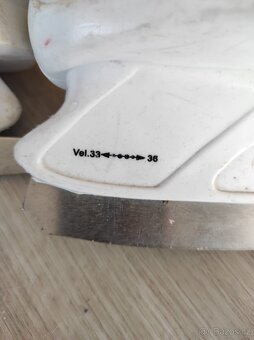 Prodám dívčí brusle vel. 33-36 - 5