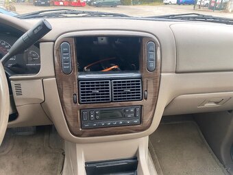 Ford Explorer Eddie Bauer - 5