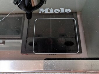 Sporák Miele H4110E s varnou deskou - 5