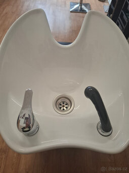 Kadeřnický mycí box - 5