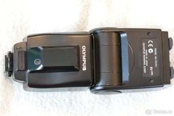 Kruhový makroblesk olympus RF-11 - 5