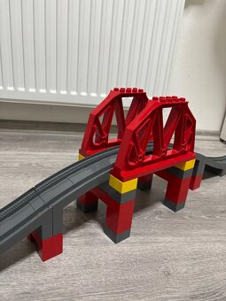 Lego duplo vlak s železničním mostem a s přejezdem - 5