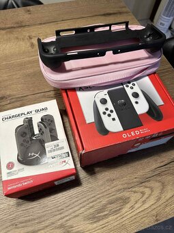 Nintendo switch OLED + skvělé příslušenství - 5