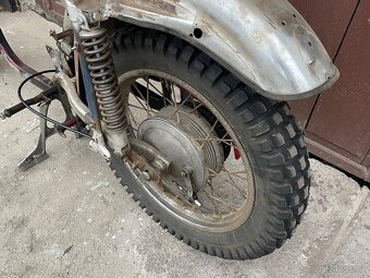 Jawa Panelka - stavba - 5
