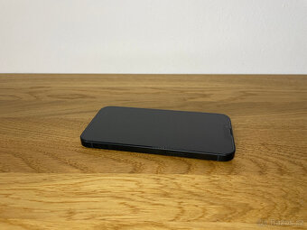 Apple iPhone 13 128GB Midnight - baterie 100% - 5