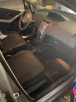 Yaris 1.0 82tis km ročník 2009 - 5
