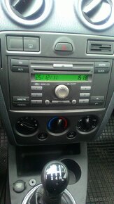 Ford Fusion 1,4i 59kw koupeno v ČR r.v.2012 najeto 34 389km - 5