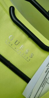 Světlezelené dámské tričko Guess - 5