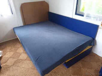 Skříně a postel za odvoz - 5