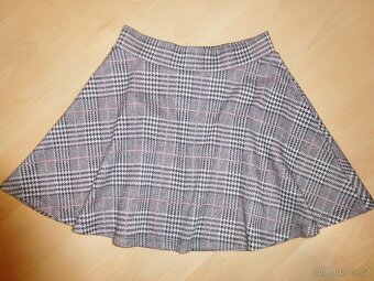 Šatičky vel. 134/140, sukně vel. 104/110, 122/128, 134/140 - 5