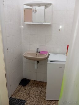 pronajmu samostatný, nepruchozí , zařízený pokoj 14m2 - 5