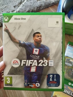 X box one S - 5