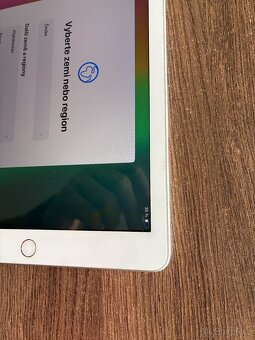 Apple iPad 6.generace 32 GB - 5