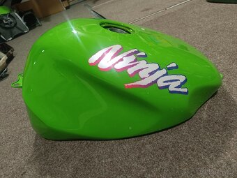 Nádrž Kawasaki ZX7R - 5