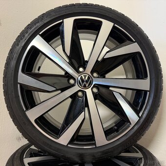 KRÁSNÁ VW T-ROC 5x112 R19 ET47+LETNÍ 225/40R19 7mm - 5