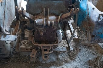 Zetor 25 přední náprava + zadek - 5