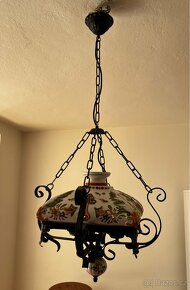 Keramické lustry s kovovou kostrou a květinovými ornamenty - 5