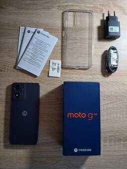 Samsung Galaxy A15 4G + Motorola Moto G04 - 5