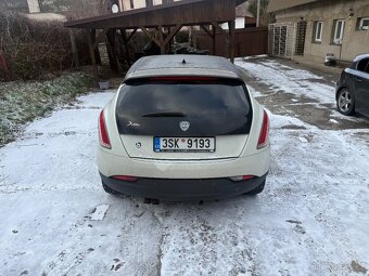 Lancia Delta JTD - 5