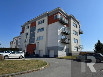 Prodej bytu 3+kk+B, 108 m2 s venkovním parkovacím stáním v P - 5