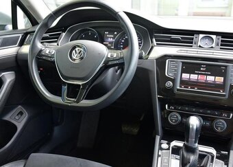 Volkswagen Passat 2,0TDi DSG ELEGANCE ČR - 5
