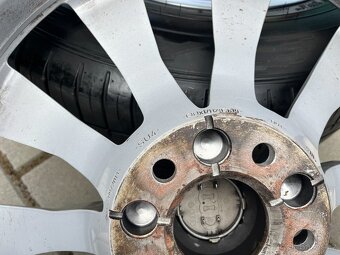 4x zánovní alu disky 5x112 R17, letní pneu 80% - 5