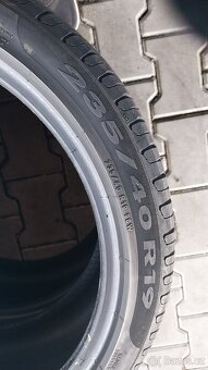 Prodám 2 x letní pneu Pirelli 235/40/19 - 5