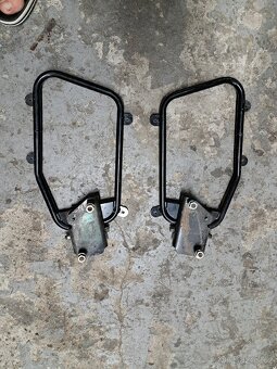 Honda vtx 1800 padáky pred stupacky + držáky brašen orig - 5