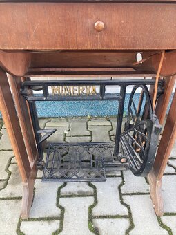 Starožitný šicí stroj Minerva - 5