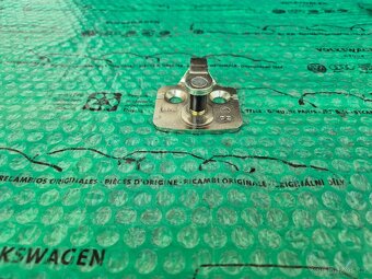 západka zámku zadních dveří Škoda Felicia Pick Up 6U0837034C - 5